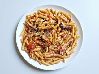 Penne melanzane e pesce spada