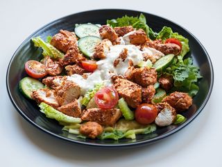 Insalata con pollo tikka