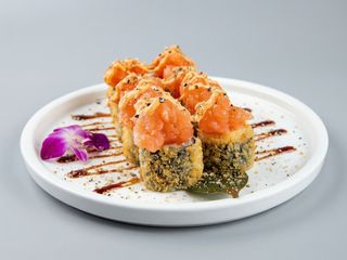 Hosomaki spicy salmone con cipolla croccante