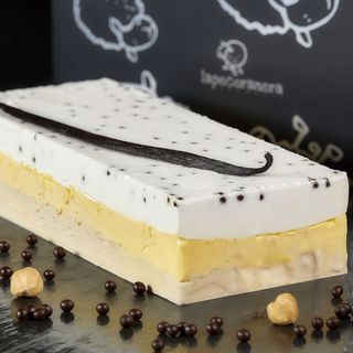 Mattonella nocciola, crema, spumone alle perle croccanti per 6/7 persone