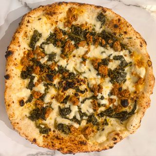 A Sasicc' e friarielli