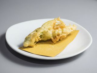 Fiore di zucca, ricotta e tartufo Esclusiva Rigatoni