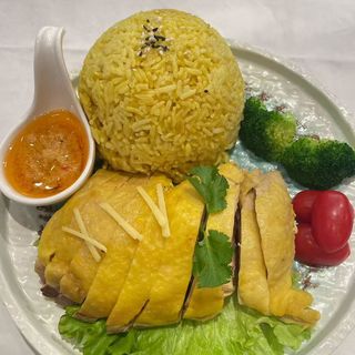 49A. Pollo tenero hainan con riso profumato