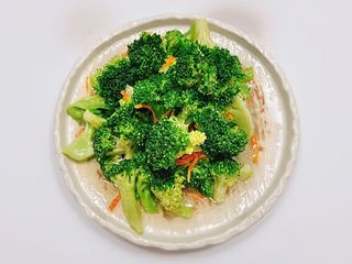 89. Broccoli saltati vegetariani