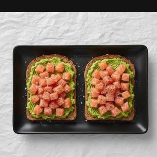 Toast Avocado Salmone crudo