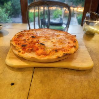 Focaccia soffice farcita con mozzarella