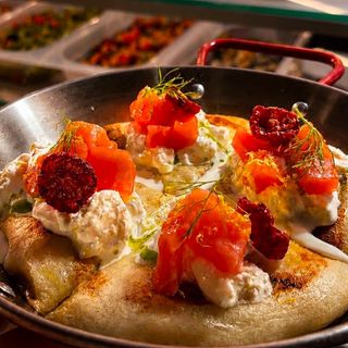 BAO-PIZZA SALMON