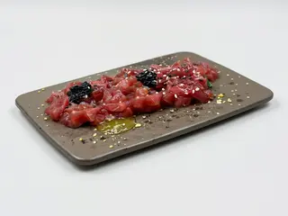 Tonno con salsa al mango ed erba cipollina