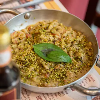 Busiate con gambero, pesto di pistacchio e pomodorini