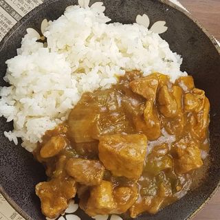 Riso con curry giapponese