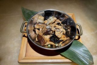 193. Suino bamboo e funghi