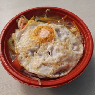 175. Ramen in brodo con frutti di mare