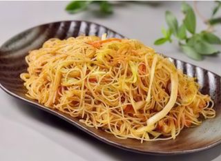 158. Spaghetti di riso con verdure