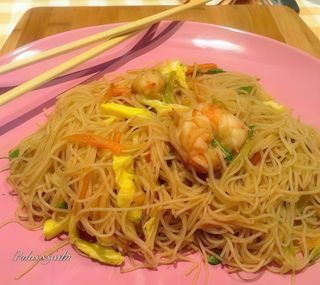 159. Spaghetti di riso con gamberi