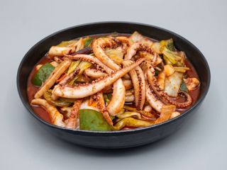 225a scodella di fuoco con calamari