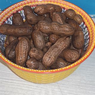 6A Arachidi bollite salate