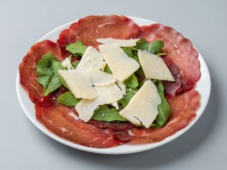 Bresaola, rucola e grana a scaglie