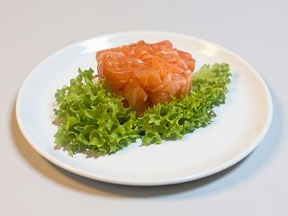 64.Tartare di salmone