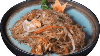 75. Spaghetti di soia con frutti di mare