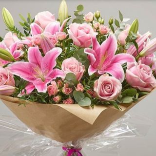 Gigli rosa con rose rosa