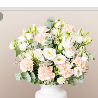 Bouquet di rose e fiori color crema