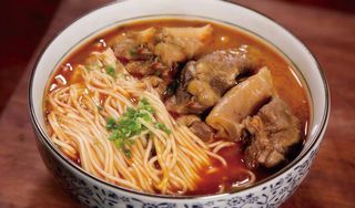 39. Spaghetti in brodo con manzo