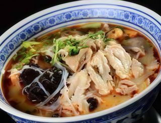 5. Zuppa con trippa di maiale e pane cinese