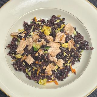 77 Riso nero con salmone