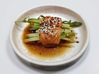 29 Involtino cetriolo salmone 2 pezzi