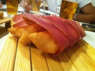 Chiacchiere con affettato