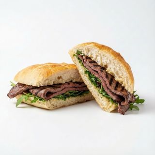 Panino con carne di cavallo e insalata