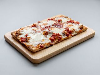 Peperoni e salsiccia 1/2 teglia