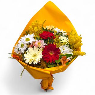 Bouquet di fiori misti con rosa rossa e mimosa