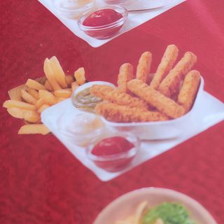 64 Bastoncini di pollo con patate