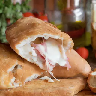 Panzerotto con prosciutto