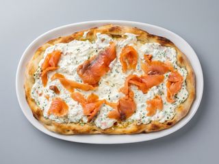 Pinsa salmone e caprino