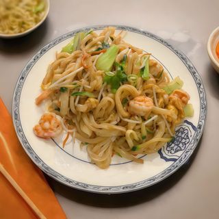 40. Spaghetti fatti a mano saltati con gamberi