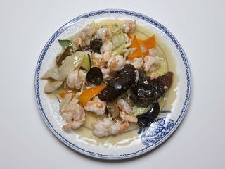 97. Gamberi saltati con verdure miste