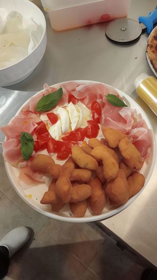 Chiacchiere con crudo