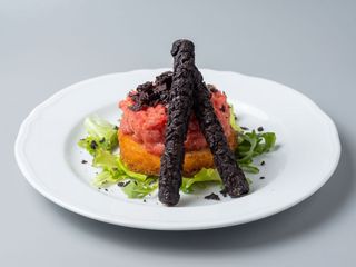 Tartare di manzo su crostone croccante