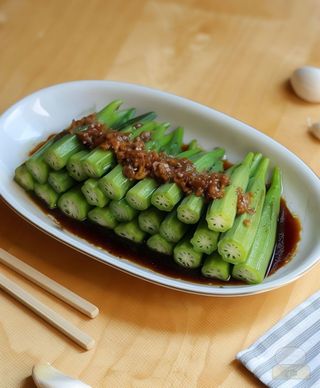 Gombo al vapore in salsa di soia