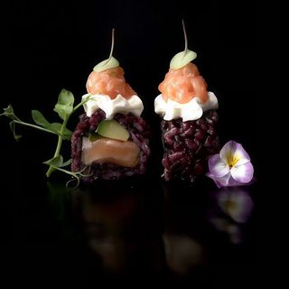 Ura V 06 Black sake roll 4 pezzi