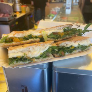 Bottarga di Muggine, mozzarella, rughetta e pepe