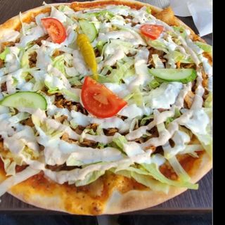 Pizza Kebab con  insalata
