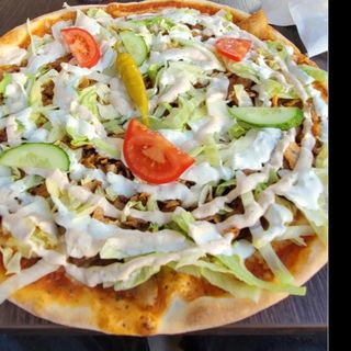 Pizza maxi kebab insalata