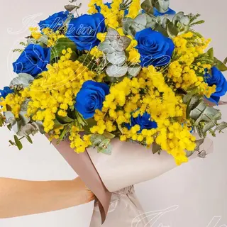 Rose blu con mimosa