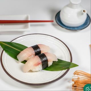 Nigiri ricciola - 2 pezzi