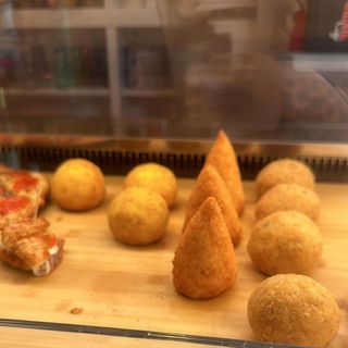 Arancino cotto e mozzarella 