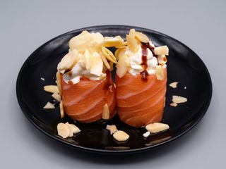 Gunkan salmone mandorle 