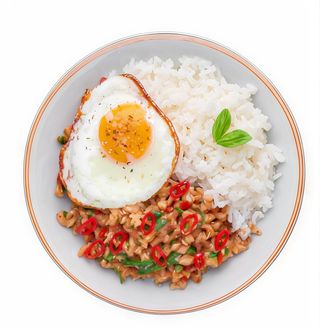 65 Khao pad Kraprao Kai